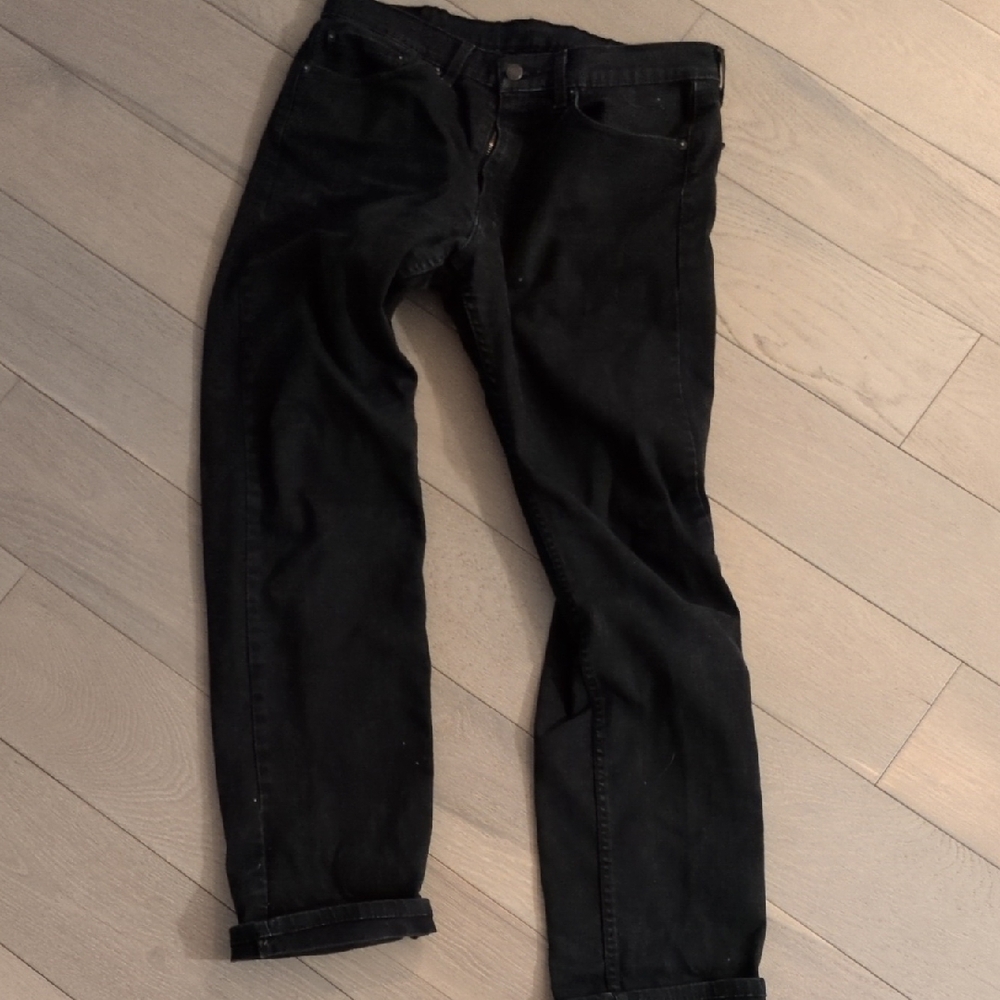Black Levi's Jeans